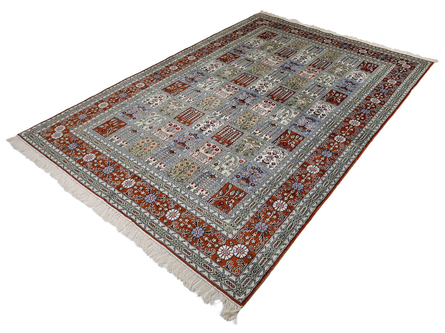 Feiner, handgeknüpfter, chinesischer Orientteppich mit Ghom Design aus Kunstseide, braun, multicolor. 268x181 cm. Verkauf durch Jupiter Intl.