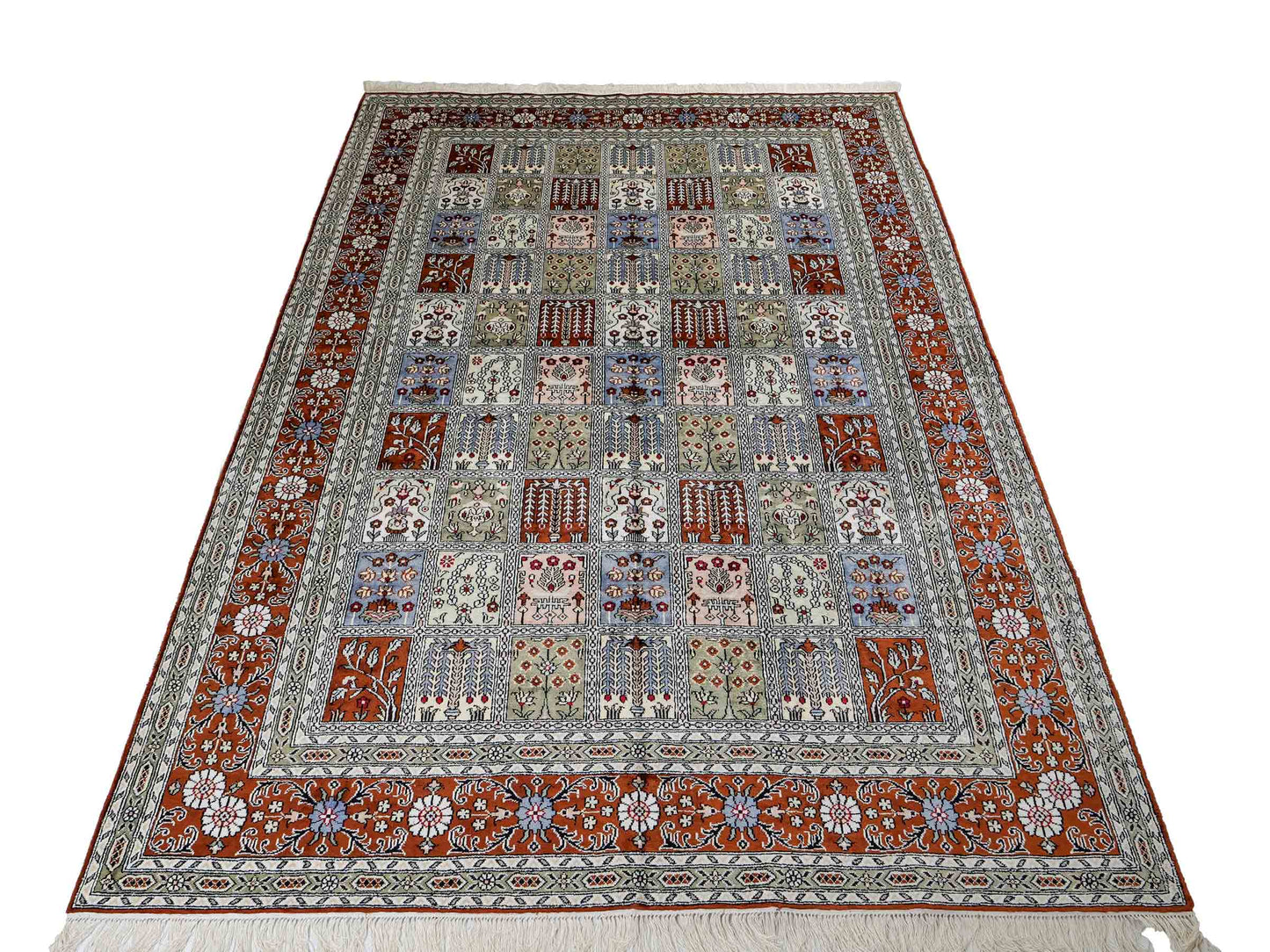 Feiner, handgeknüpfter, chinesischer Orientteppich mit Ghom Design aus Kunstseide, braun, multicolor. 268x181 cm. Verkauf durch Jupiter Intl.