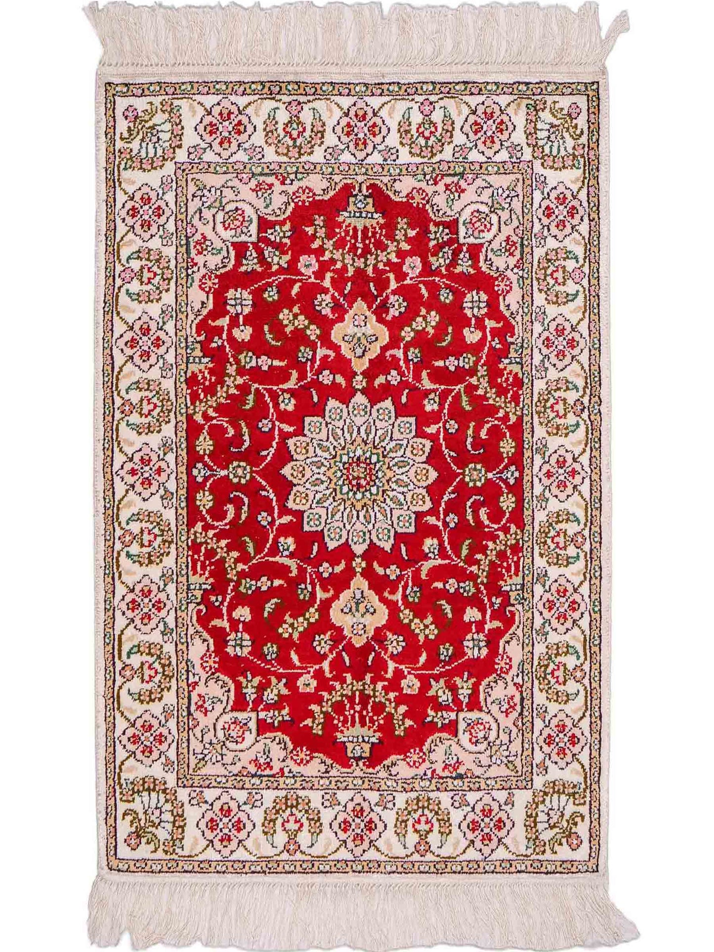 Feiner, handgeknüpfter, chinesischer Orientteppich mit Ghom Design aus Kunstseide, rot, weiß, creme. 89x62 cm. Verkauf durch Jupiter Intl.
