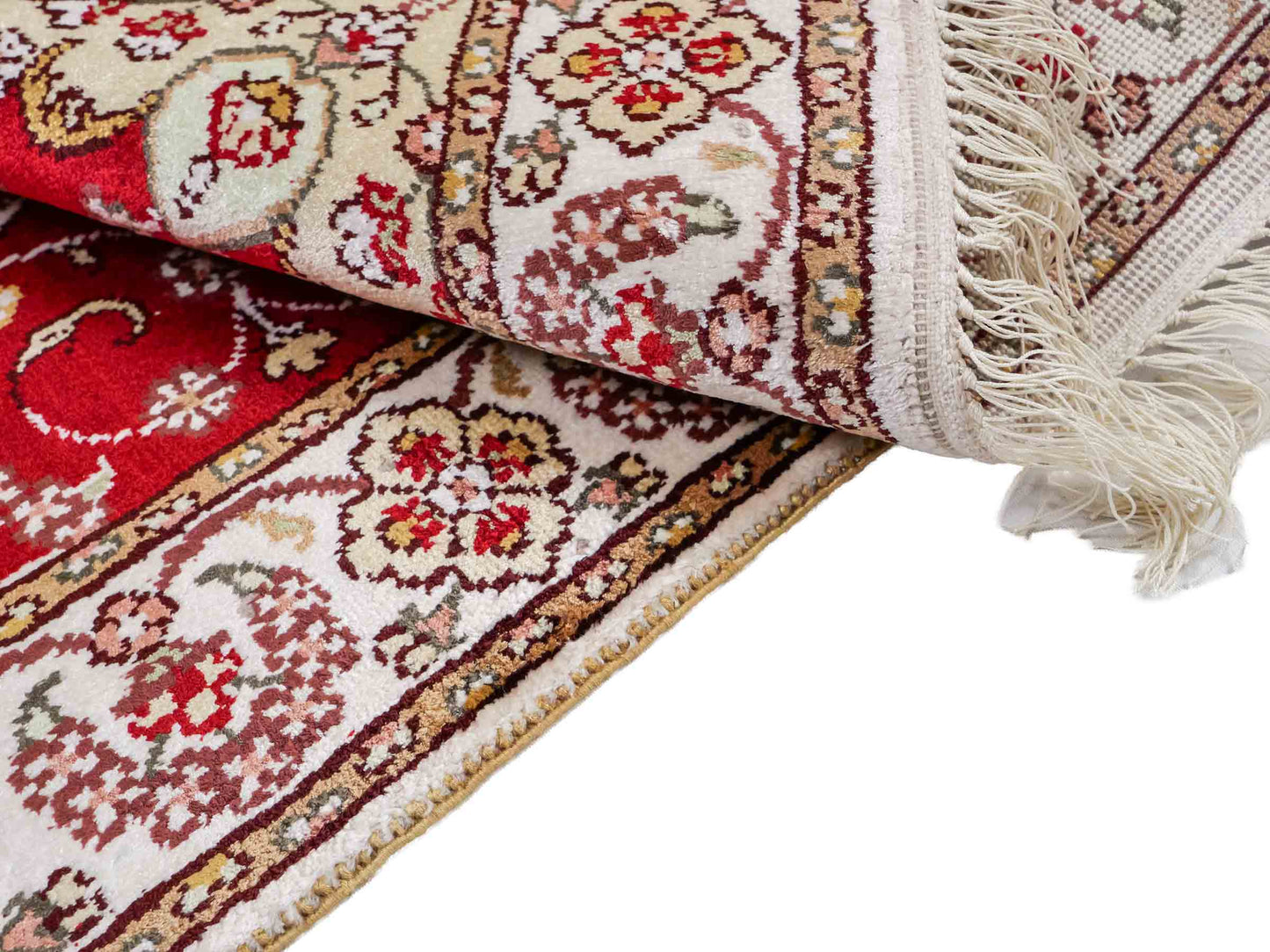 Feiner, handgeknüpfter, chinesischer Orientteppich mit Ghom Design aus Kunstseide, rot, creme, weiß. 90x62 cm. Verkauf durch Jupiter Intl.