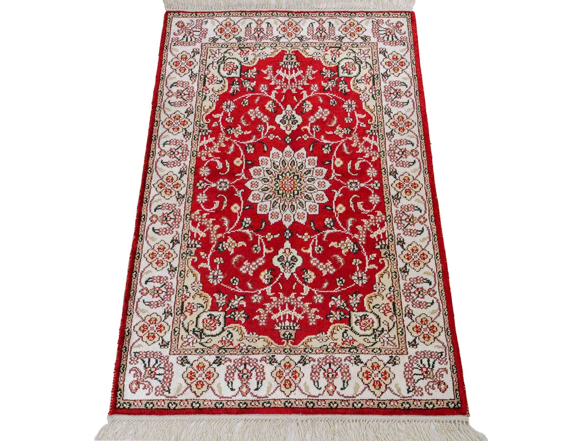 Feiner, handgeknüpfter, chinesischer Orientteppich mit Ghom Design aus Kunstseide, rot, creme, weiß. 91x62 cm. Verkauf durch Jupiter Intl.