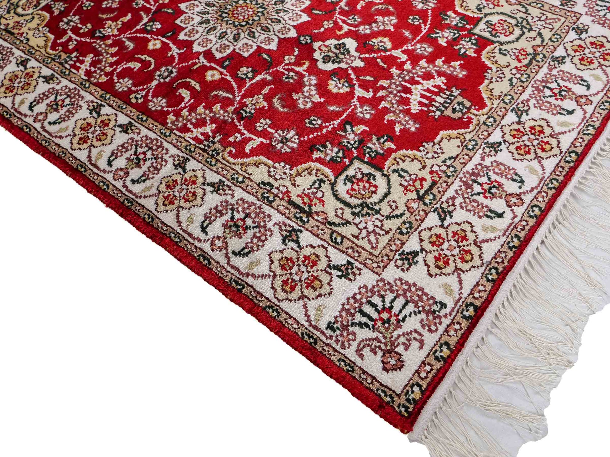 Feiner, handgeknüpfter, chinesischer Orientteppich mit Ghom Design aus Kunstseide, rot, creme, weiß. 91x62 cm. Verkauf durch Jupiter Intl.