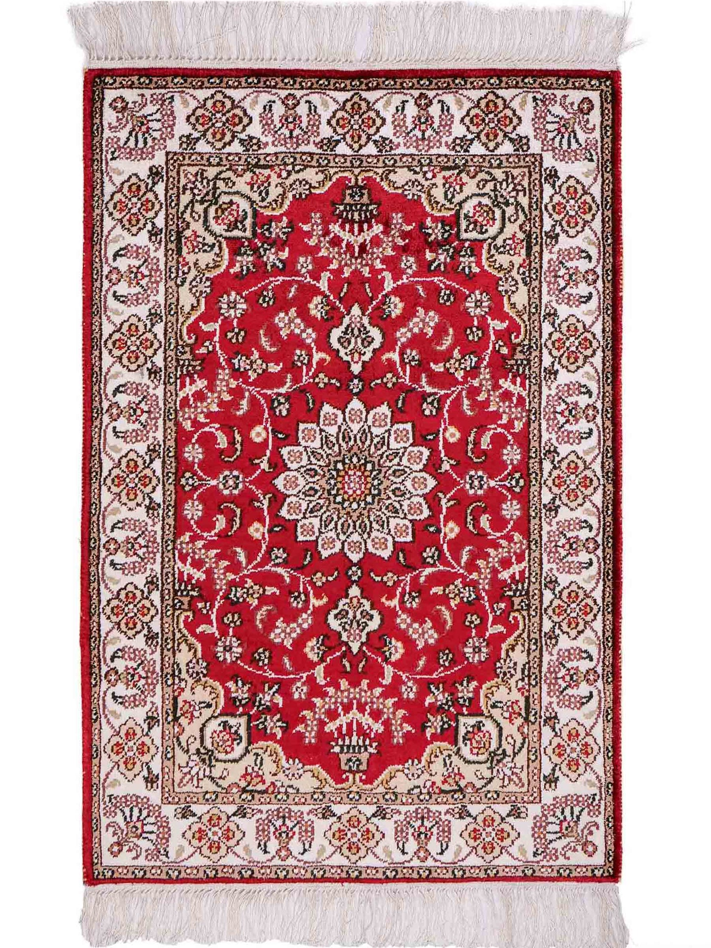 Feiner, handgeknüpfter, chinesischer Orientteppich mit Ghom Design aus Kunstseide, rot, weiß, creme. 91x62 cm. Verkauf durch Jupiter Intl.