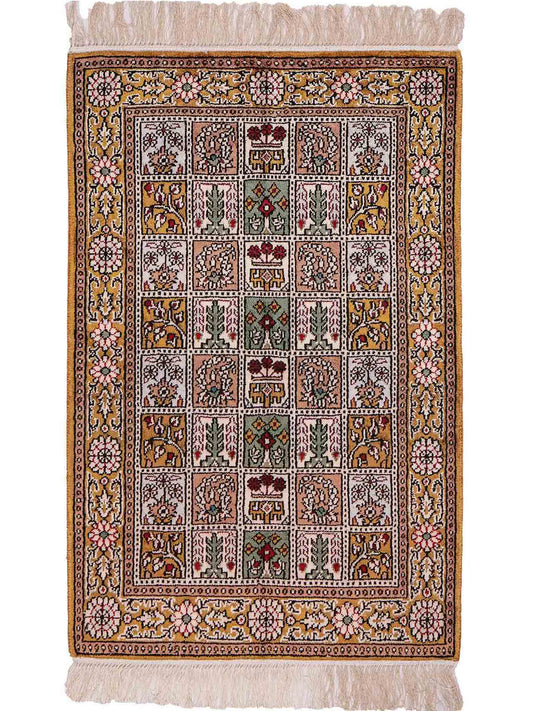 Feiner, handgeknüpfter, chinesischer Orientteppich mit Ghom Design aus Kunstseide, braun, oliv. 92x62 cm. Verkauf durch Jupiter Intl.