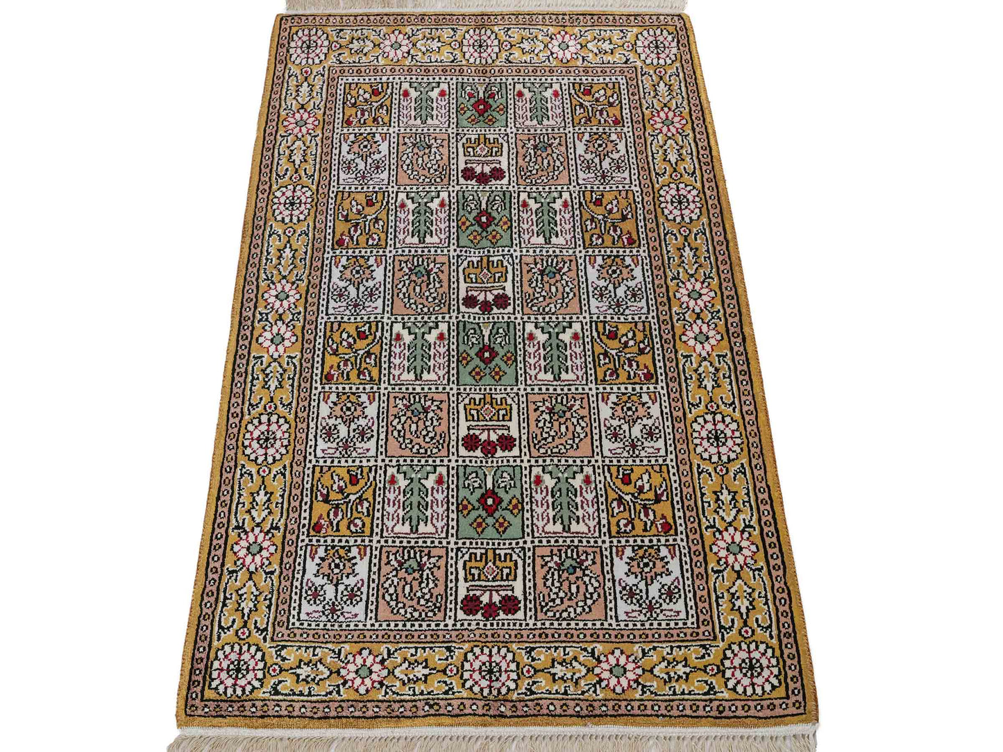 Feiner, handgeknüpfter, chinesischer Orientteppich mit Ghom Design aus Kunstseide, braun, oliv. 92x62 cm. Verkauf durch Jupiter Intl.