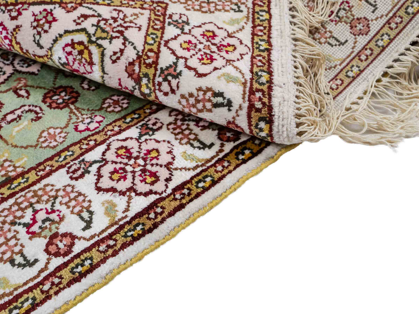 Feiner, handgeknüpfter, chinesischer Orientteppich mit Ghom Design aus Kunstseide, grün, creme, weiß. 92x63 cm. Verkauf durch Jupiter Intl.
