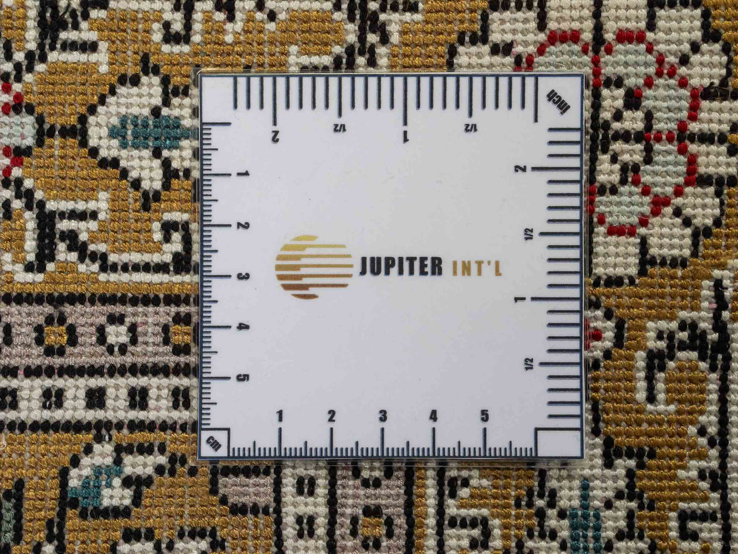 Feiner, handgeknüpfter, chinesischer Orientteppich mit Ghom Design aus Kunstseide, braun, oliv. 92x64 cm. Verkauf durch Jupiter Intl.