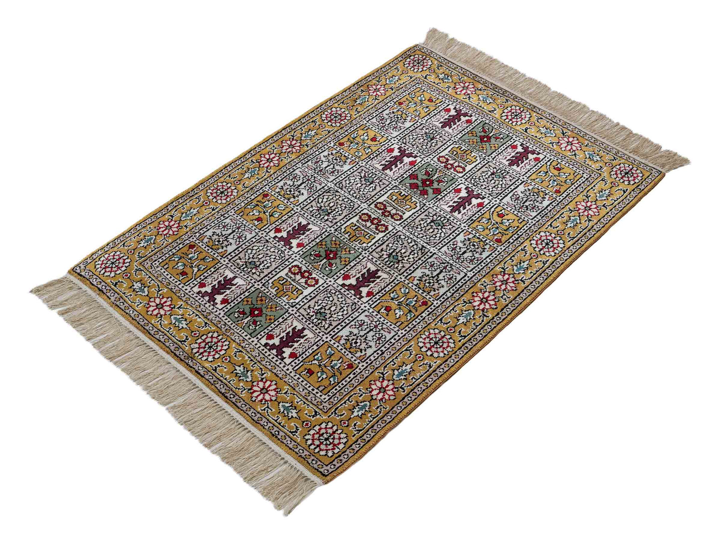 Feiner, handgeknüpfter, chinesischer Orientteppich mit Ghom Design aus Kunstseide, braun, oliv. 92x64 cm. Verkauf durch Jupiter Intl.