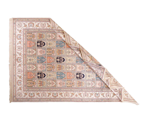 Feiner, handgeknüpfter, chinesischer Orientteppich mit Hereke Design aus Viskose, creme, weiß, multicolor. 272x184 cm. Verkauf durch Jupiter Intl.