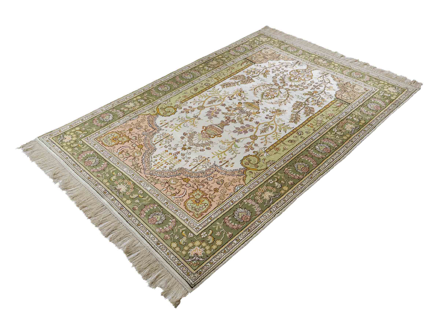 Feiner, handgeknüpfter, chinesischer Orientteppich mit Hereke Design aus Kunstseide, grün, creme, weiß. 181x123 cm. Verkauf durch Jupiter Intl.