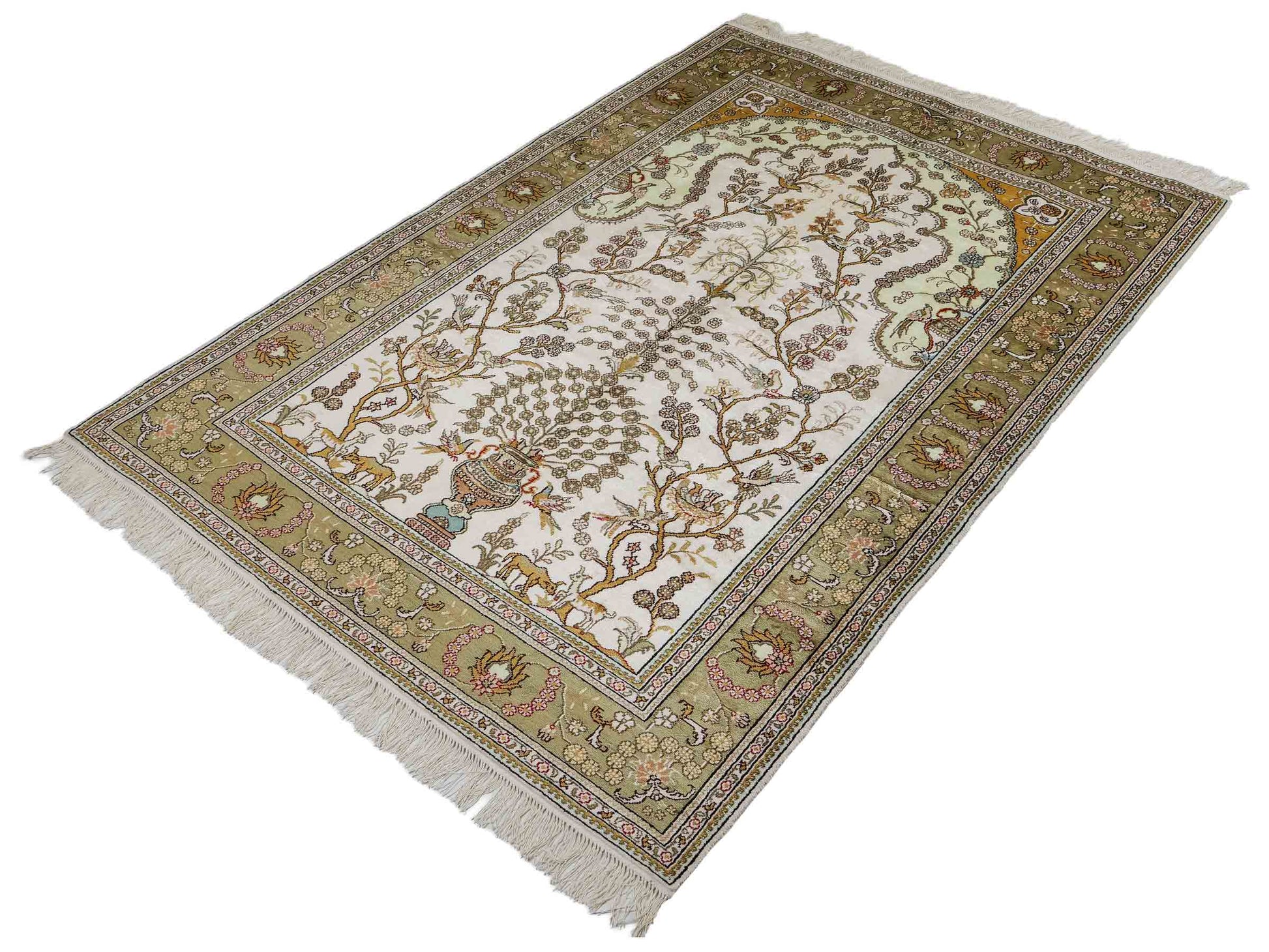 Feiner, handgeknüpfter, chinesischer Orientteppich mit Hereke Design aus Kunstseide, weiß, creme, gold, beige. 183x124 cm. Verkauf durch Jupiter Intl.