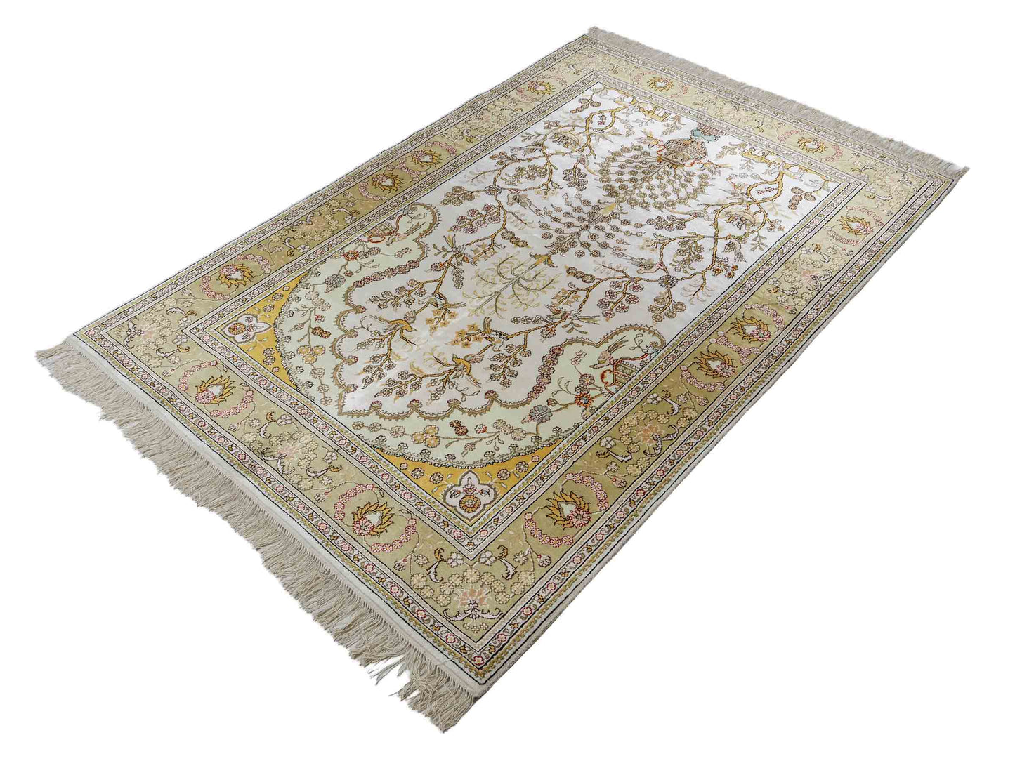 Feiner, handgeknüpfter, chinesischer Orientteppich mit Hereke Design aus Kunstseide, weiß, creme, gold, beige. 183x124 cm. Verkauf durch Jupiter Intl.