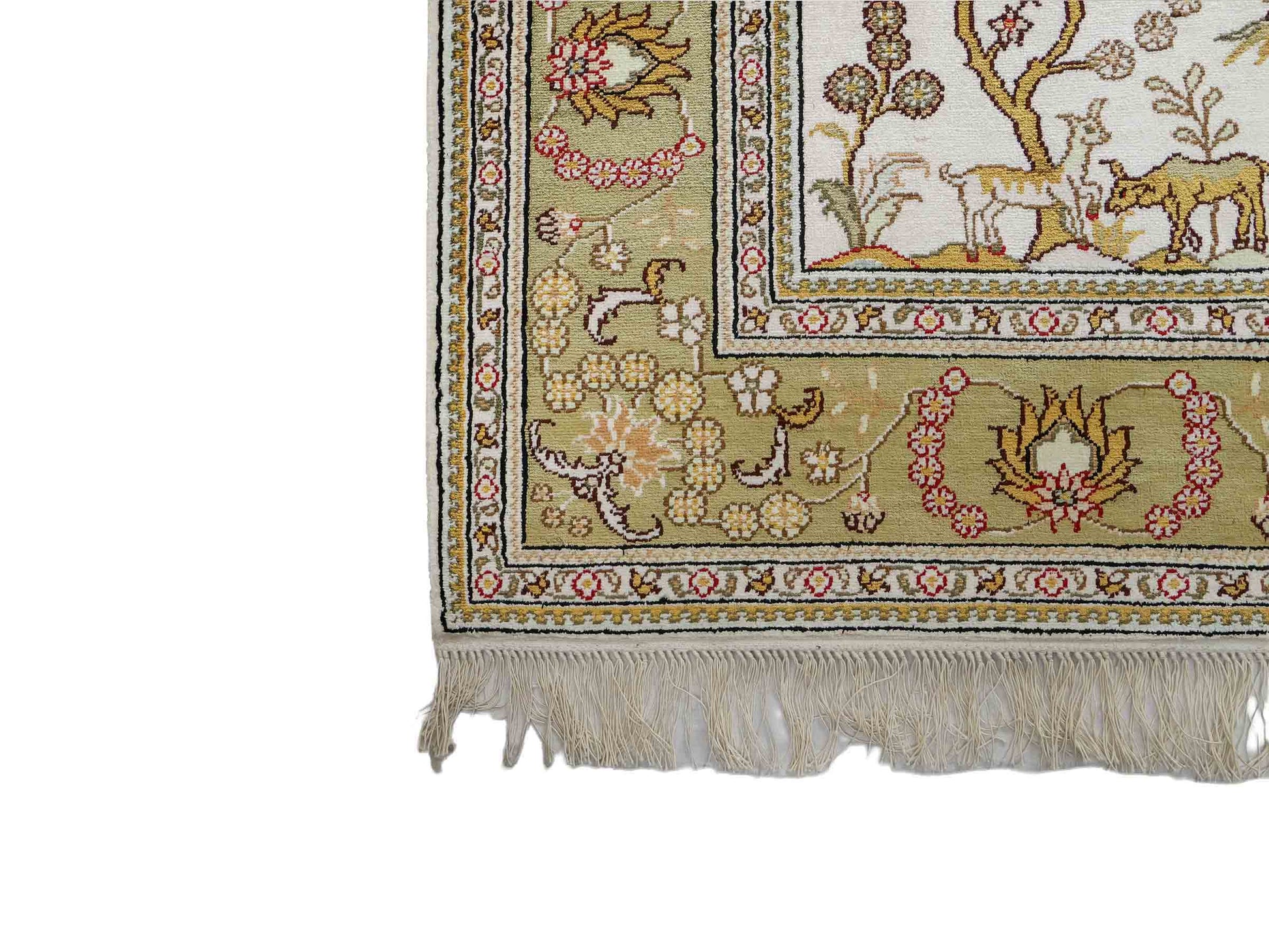 Feiner, handgeknüpfter, chinesischer Orientteppich mit Hereke Design aus Kunstseide, weiß, creme, gold, beige. 183x124 cm. Verkauf durch Jupiter Intl.