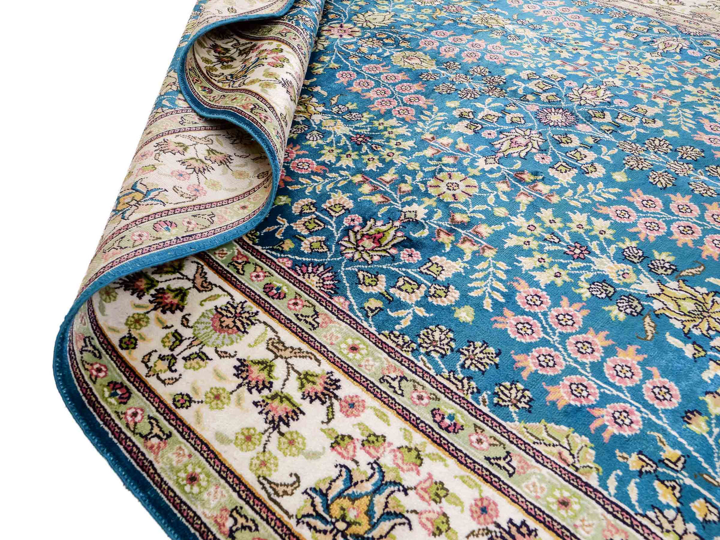 Feiner, handgeknüpfter, chinesischer Orientteppich mit Hereke Design aus Kunstseide, blau, creme, weiß. 242x155 cm. Verkauf durch Jupiter Intl.