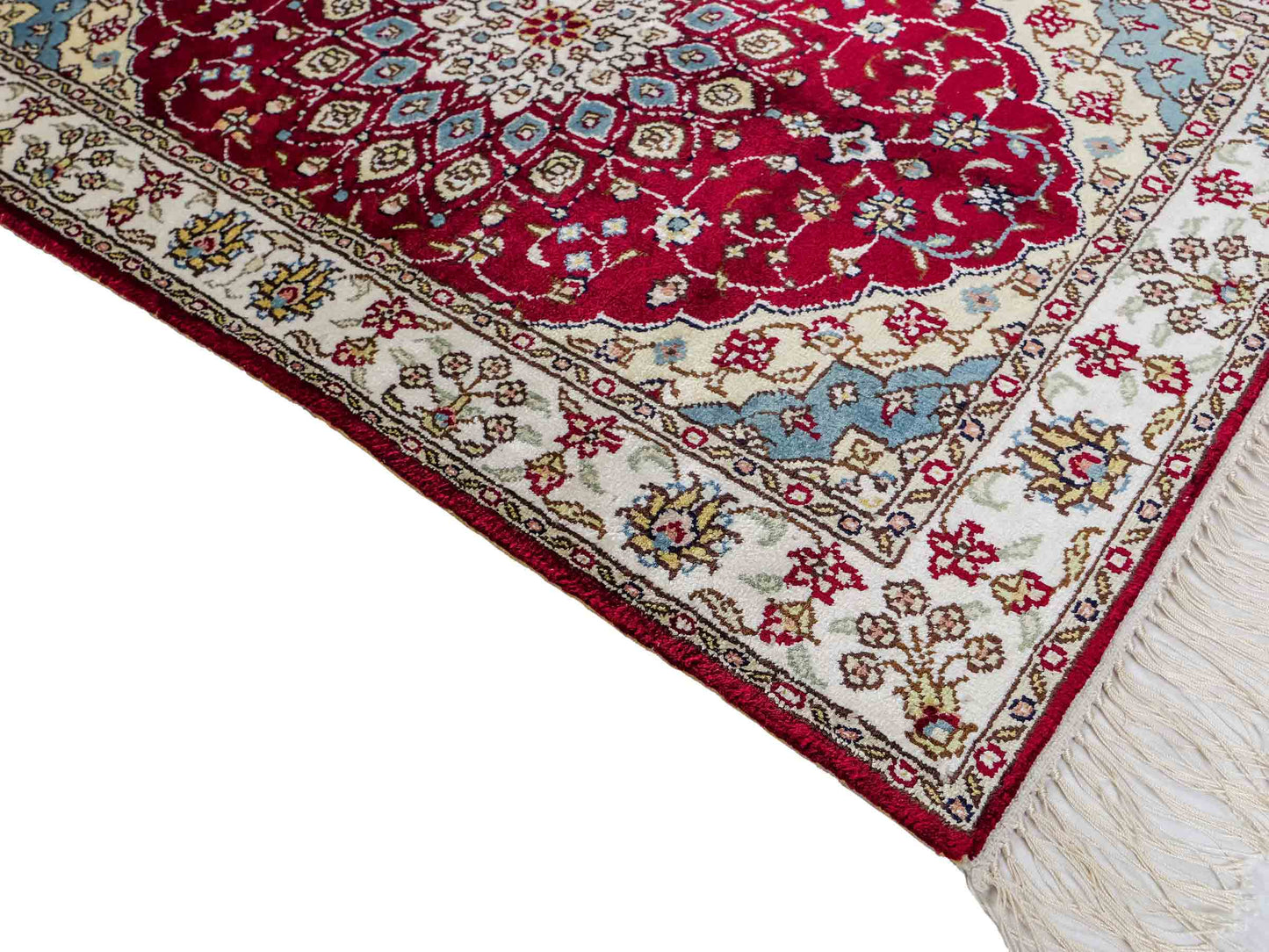Feiner, handgeknüpfter, chinesischer Orientteppich mit Hereke Design aus Kunstseide, rot, creme, blau. 87x56 cm. Verkauf durch Jupiter Intl.