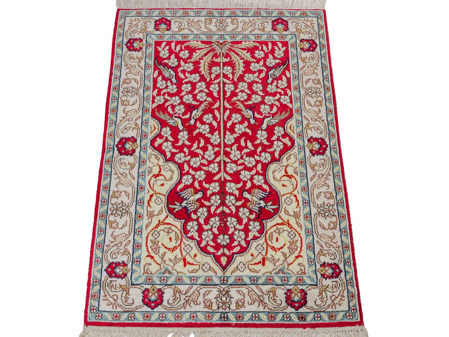 Feiner, handgeknüpfter, chinesischer Orientteppich mit Hereke Design aus Kunstseide, rot, creme, blau. 87x58 cm. Verkauf durch Jupiter Intl.