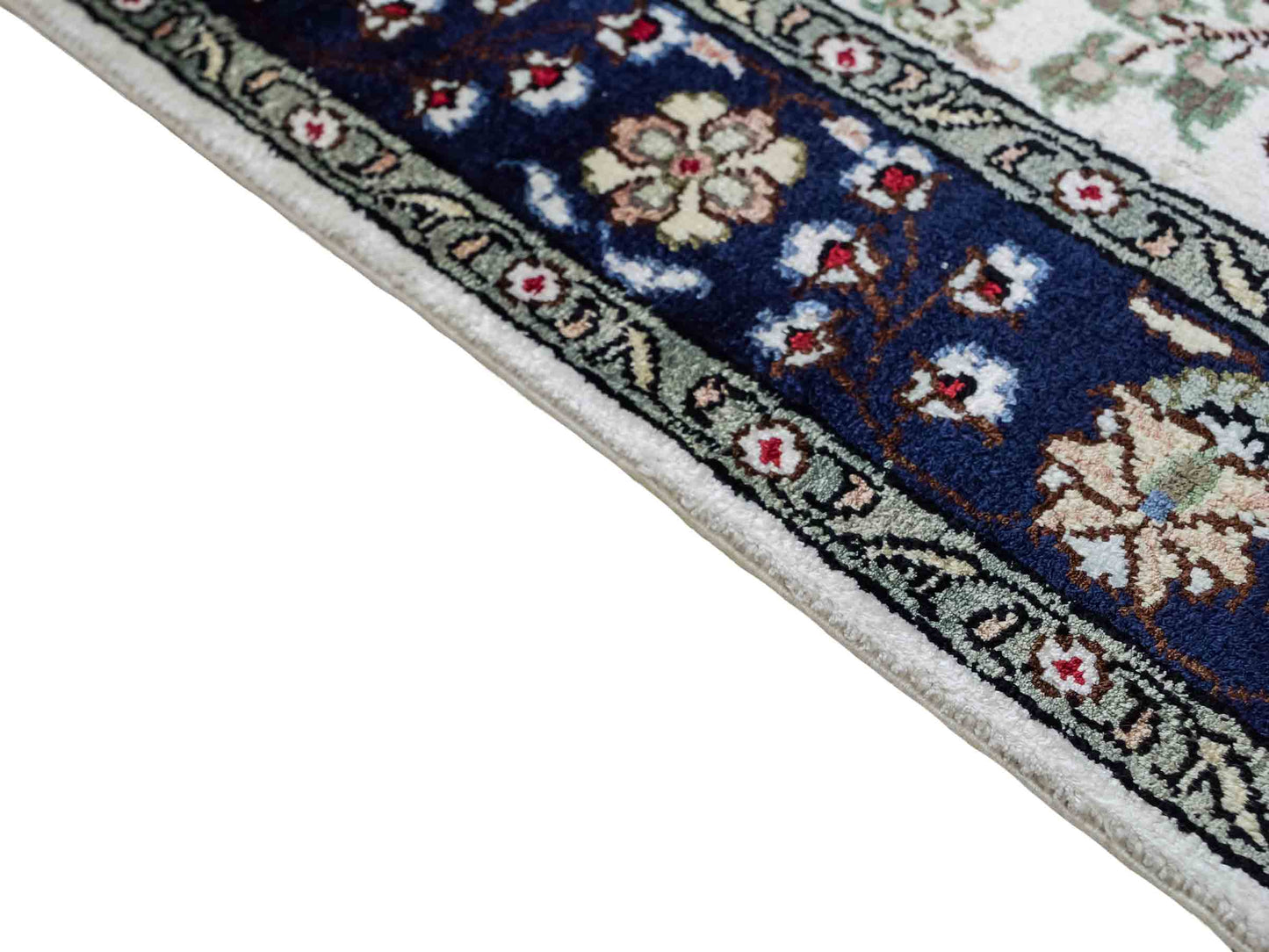 Feiner, handgeknüpfter, chinesischer Orientteppich mit Hereke Design aus Kunstseide, weiß, blau, creme. 90x62 cm. Verkauf durch Jupiter Intl.