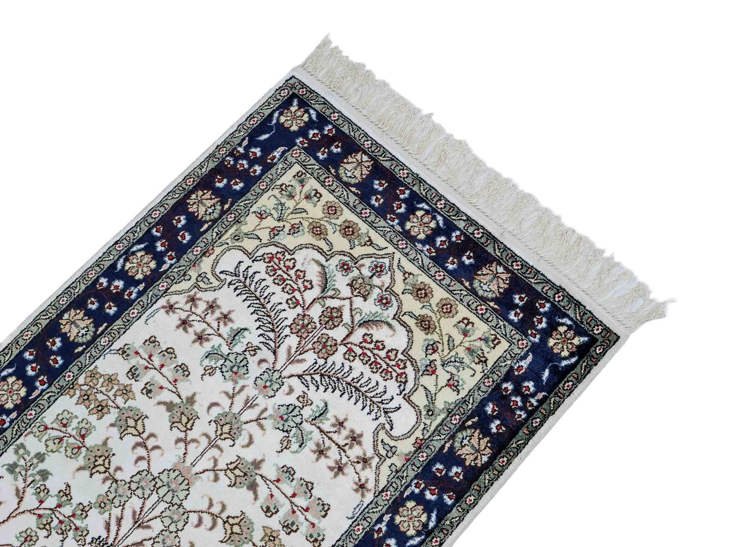 Feiner, handgeknüpfter, chinesischer Orientteppich mit Hereke Design aus Kunstseide, weiß, blau, creme. 90x62 cm. Verkauf durch Jupiter Intl.