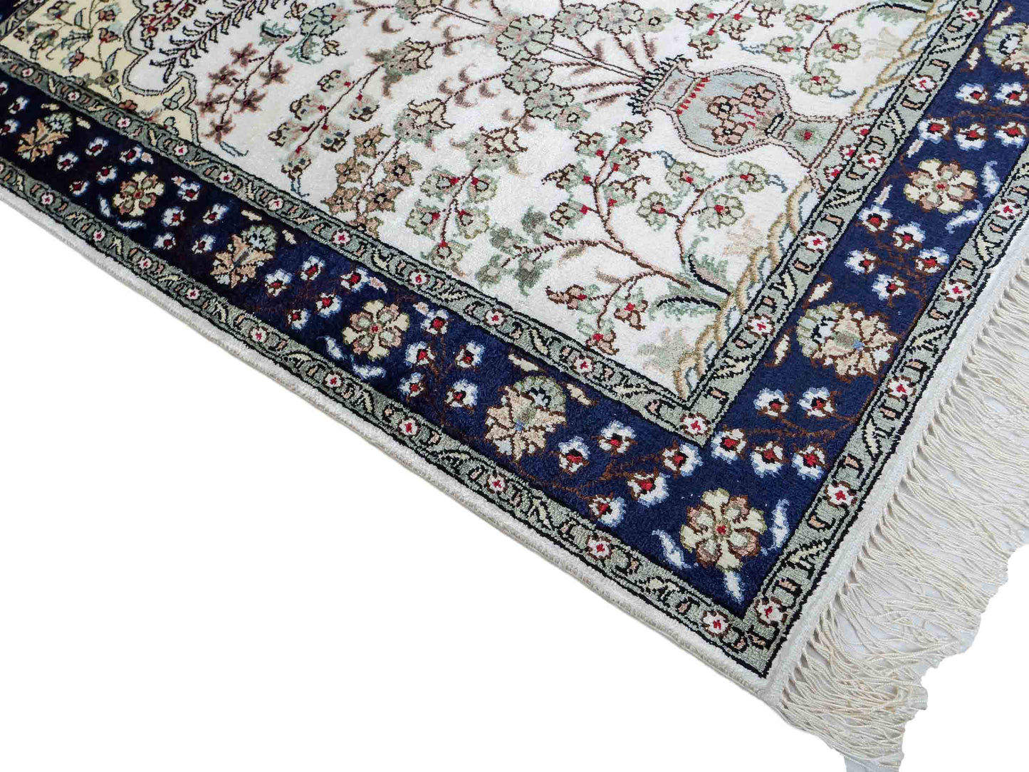 Feiner, handgeknüpfter, chinesischer Orientteppich mit Hereke Design aus Kunstseide, weiß, blau, creme. 90x62 cm. Verkauf durch Jupiter Intl.