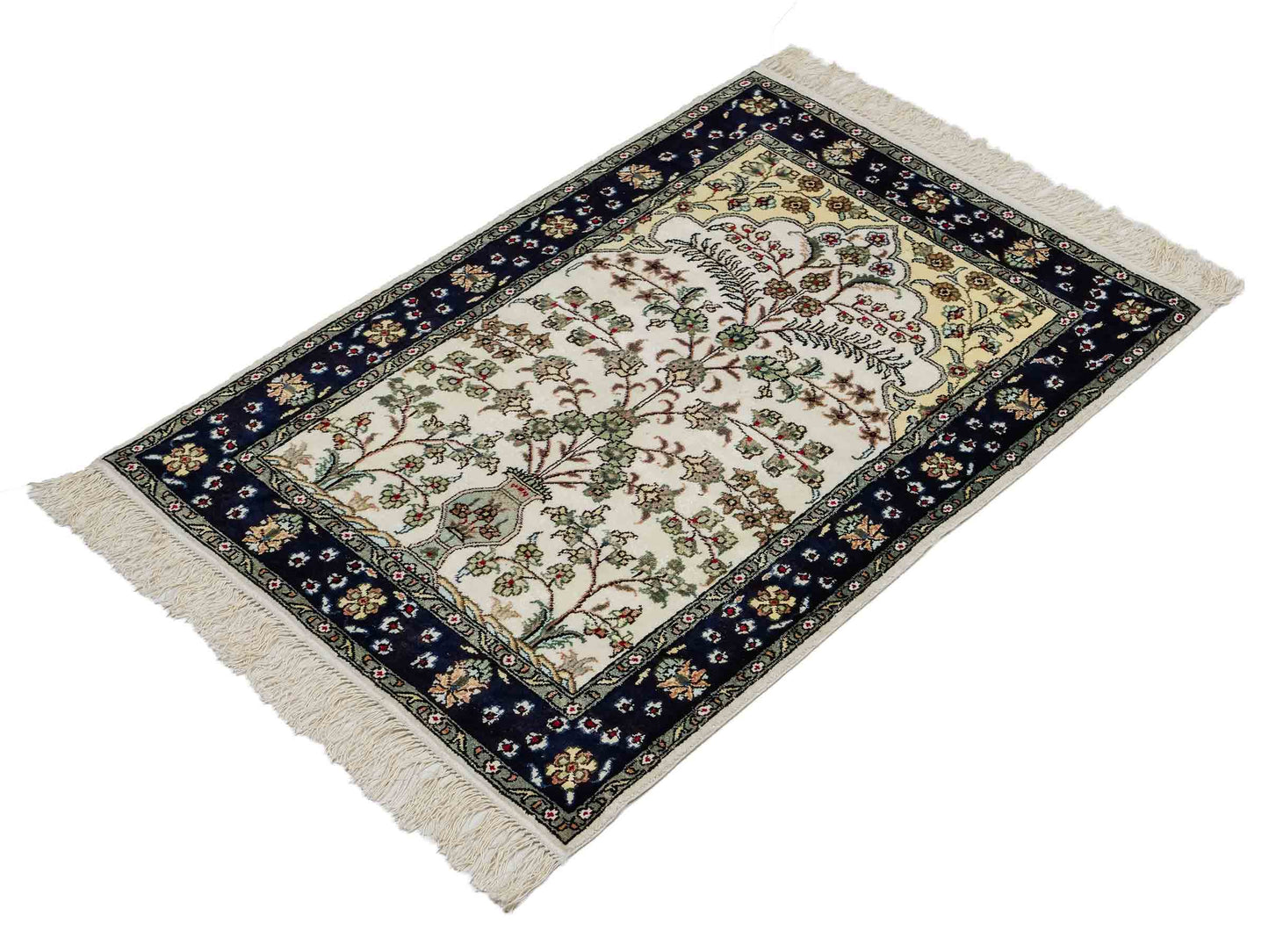 Feiner, handgeknüpfter, chinesischer Orientteppich mit Hereke Design aus Kunstseide, weiß, blau, creme. 90x62 cm. Verkauf durch Jupiter Intl.