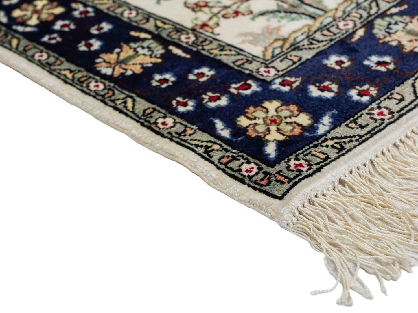 Feiner, handgeknüpfter, chinesischer Orientteppich mit Hereke Design aus Kunstseide, weiß, blau, creme. 90x62 cm. Verkauf durch Jupiter Intl.