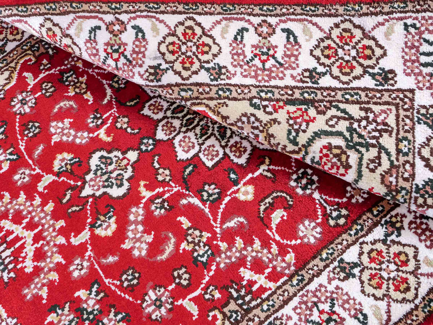 Feiner, handgeknüpfter, chinesischer Orientteppich mit Hereke Design aus Kunstseide, rot, weiß, creme. 91x62 cm. Verkauf durch Jupiter Intl.