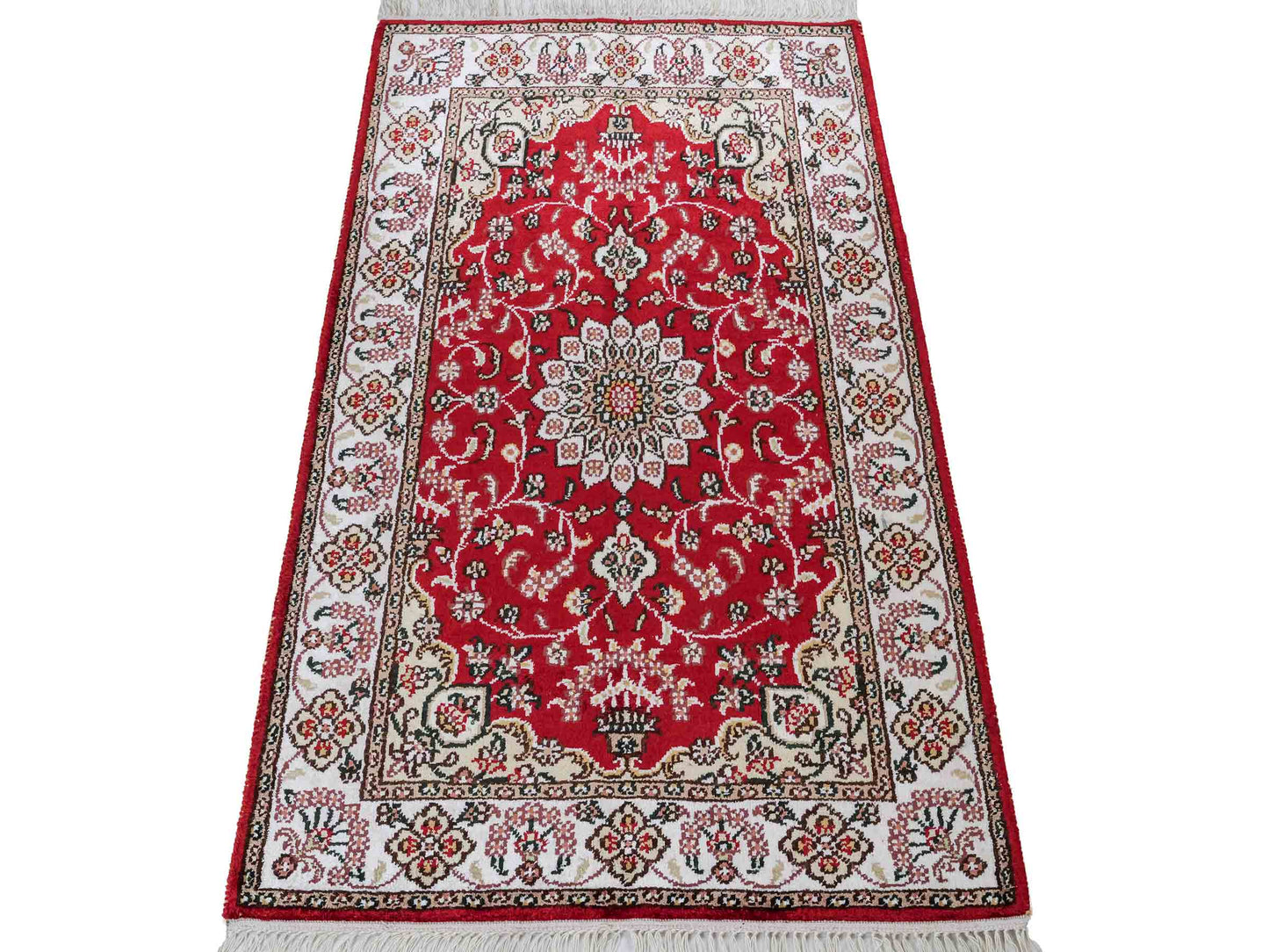 Feiner, handgeknüpfter, chinesischer Orientteppich mit Hereke Design aus Kunstseide, rot, weiß, creme. 91x62 cm. Verkauf durch Jupiter Intl.