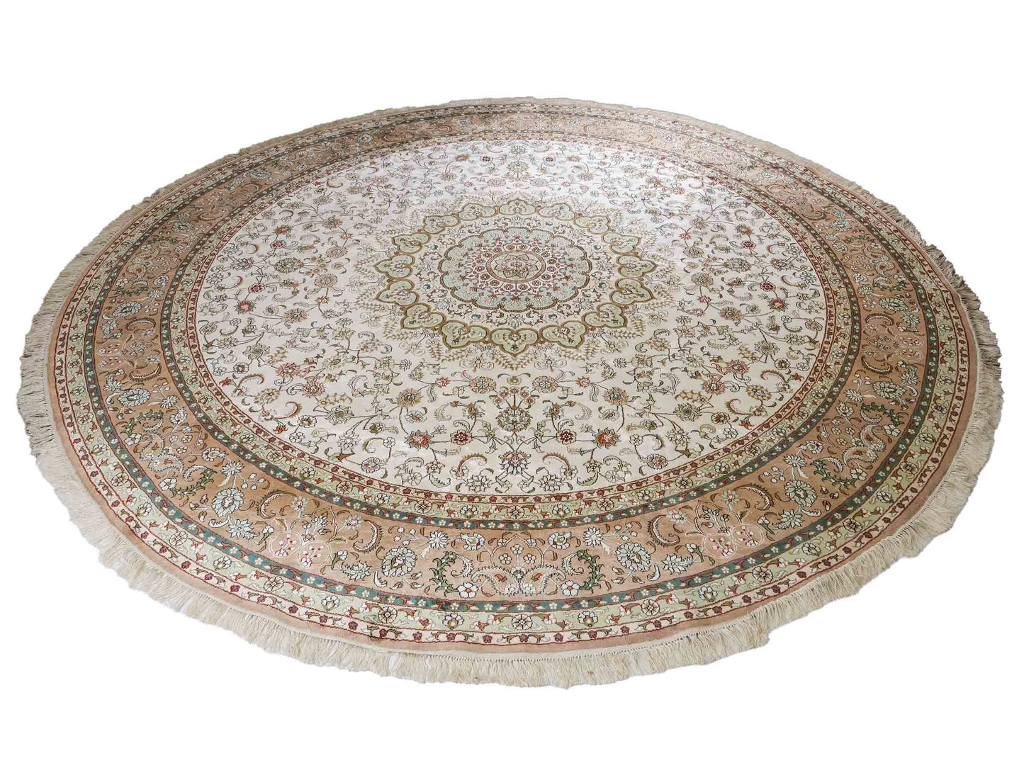 Feiner, handgeknüpfter, runder, chinesischer Orientteppich mit Ghom Design aus Kunstseide, creme, weiß. 303x303 cm. Verkauf durch Jupiter Intl.