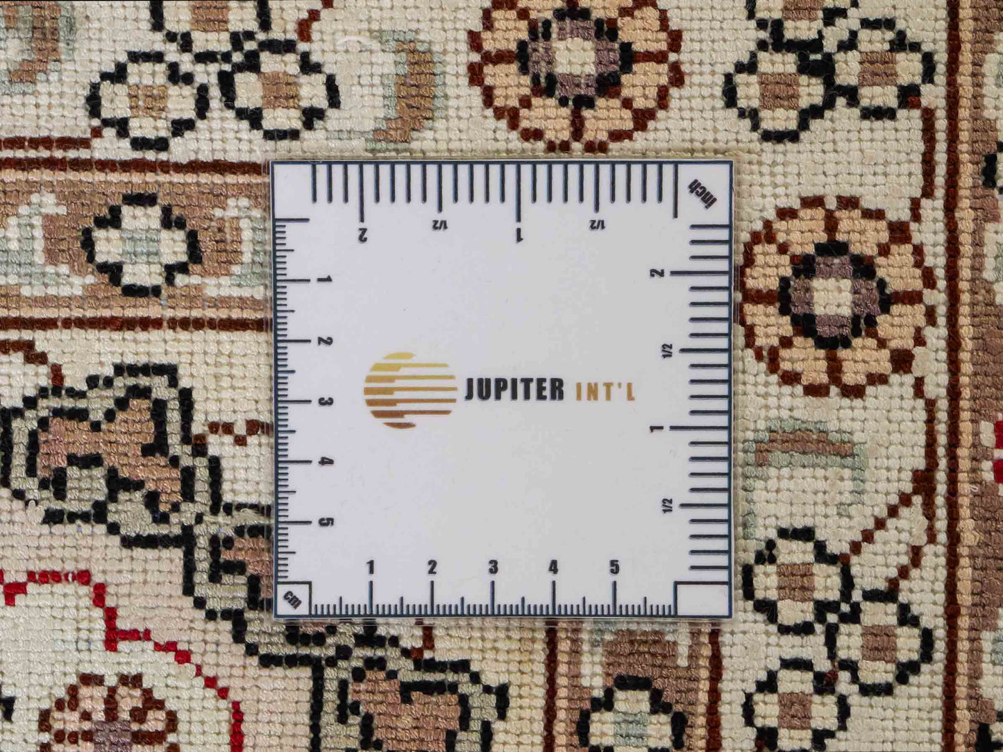 Feiner, handgeknüpfter, chinesischer Orientteppich mit Nain Design aus Kunstseide, creme, weiß. 352x269 cm. Verkauf durch Jupiter Intl.