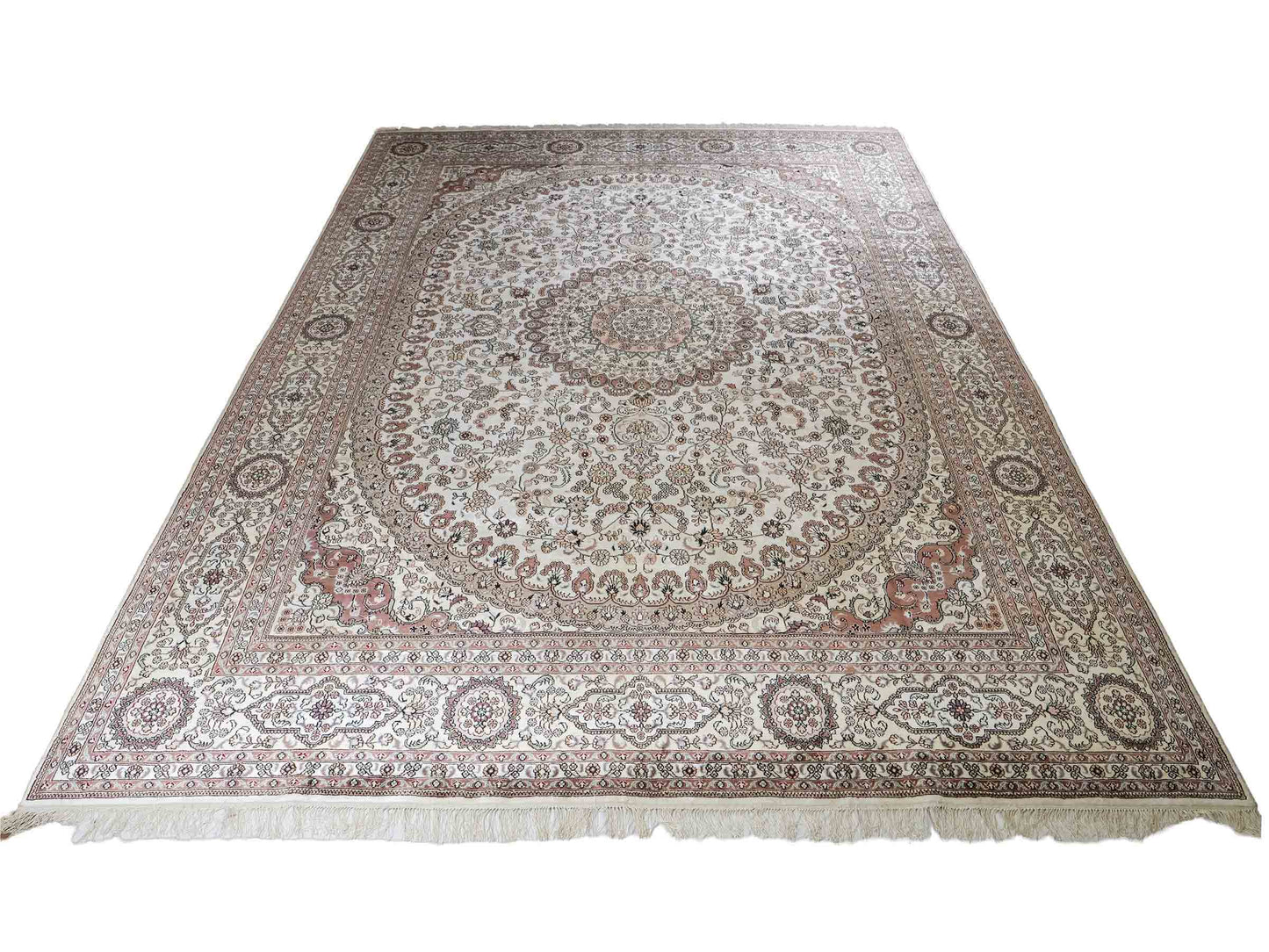 Feiner, handgeknüpfter, chinesischer Orientteppich mit Nain Design aus Kunstseide, creme, weiß. 352x269 cm. Verkauf durch Jupiter Intl.