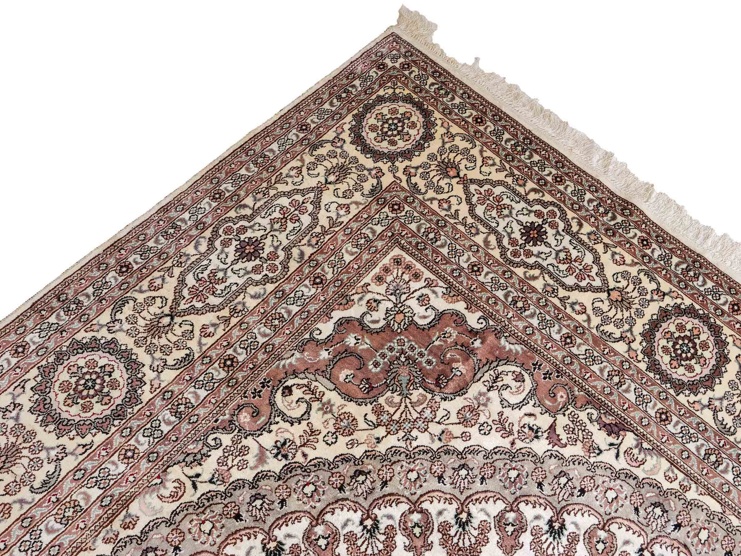 Feiner, handgeknüpfter, chinesischer Orientteppich mit Nain Design aus Kunstseide, creme, weiß. 352x269 cm. Verkauf durch Jupiter Intl.