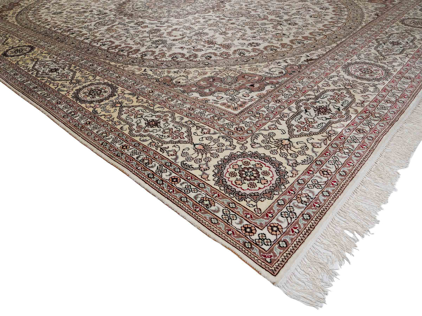 Feiner, handgeknüpfter, chinesischer Orientteppich mit Nain Design aus Kunstseide, creme, weiß. 352x269 cm. Verkauf durch Jupiter Intl.
