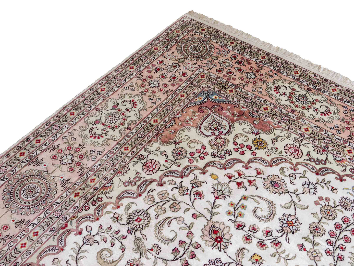 Feiner, handgeknüpfter, chinesischer Orientteppich mit Ghom Design aus Kunstseide, creme, weiß. 362x272 cm. Verkauf durch Jupiter Intl.