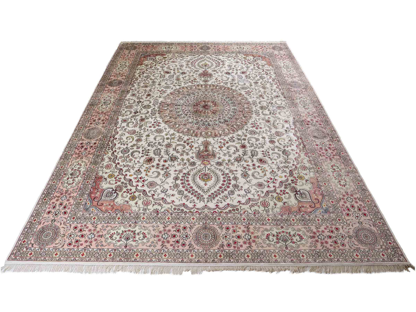 Feiner, handgeknüpfter, chinesischer Orientteppich mit Ghom Design aus Kunstseide, creme, weiß. 362x272 cm. Verkauf durch Jupiter Intl.