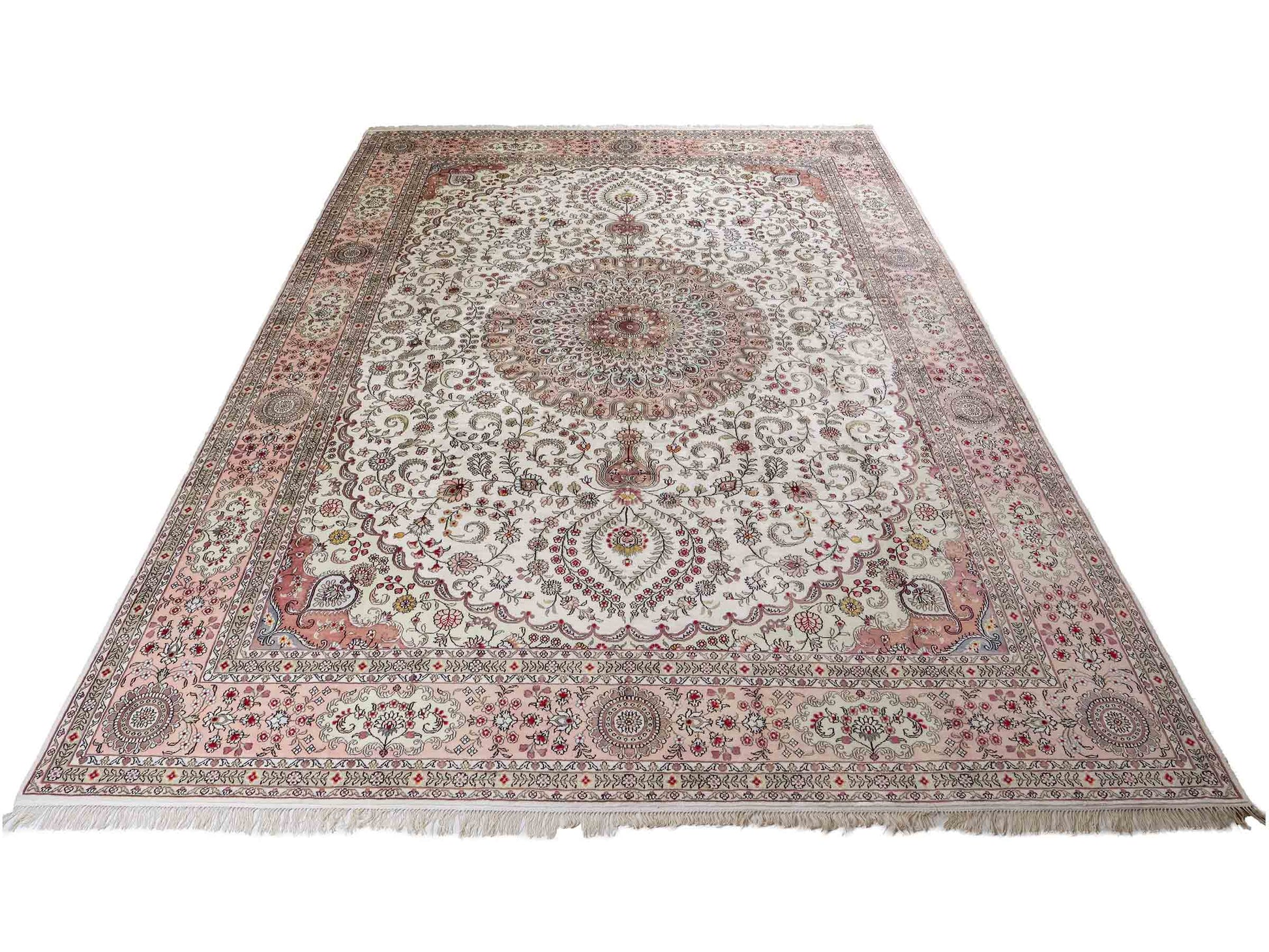 Feiner, handgeknüpfter, chinesischer Orientteppich mit Ghom Design aus Kunstseide, creme, weiß. 362x272 cm. Verkauf durch Jupiter Intl.