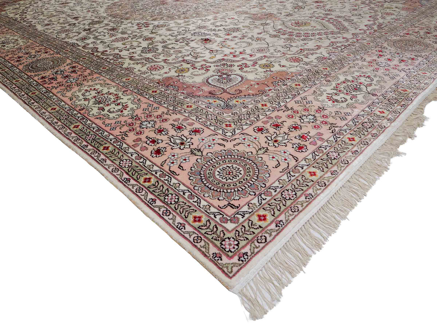 Feiner, handgeknüpfter, chinesischer Orientteppich mit Ghom Design aus Kunstseide, creme, weiß. 362x272 cm. Verkauf durch Jupiter Intl.