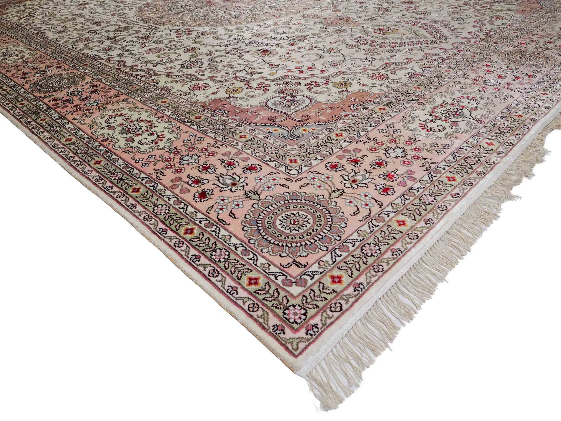 Feiner, handgeknüpfter, chinesischer Orientteppich mit Ghom Design aus Kunstseide, creme, weiß. 362x272 cm. Verkauf durch Jupiter Intl.