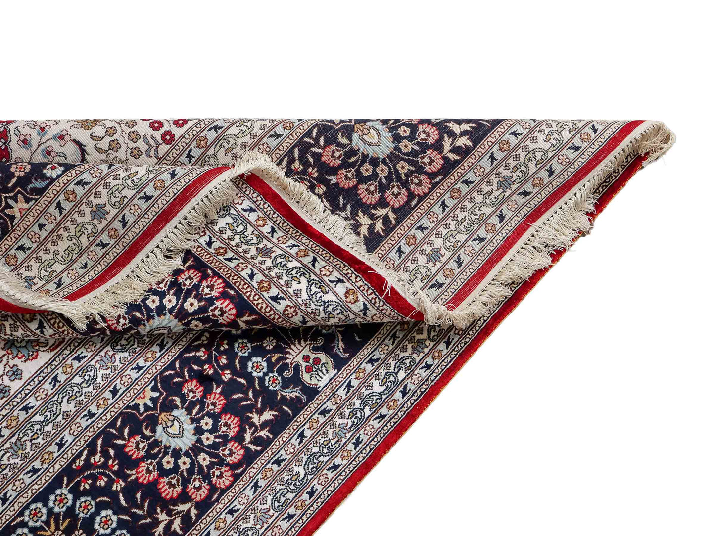 Feiner, handgeknüpfter, chinesischer Orientteppich mit Nain Design aus Kunstseide, rot, blau, weiß. 370x272 cm. Verkauf durch Jupiter Intl.