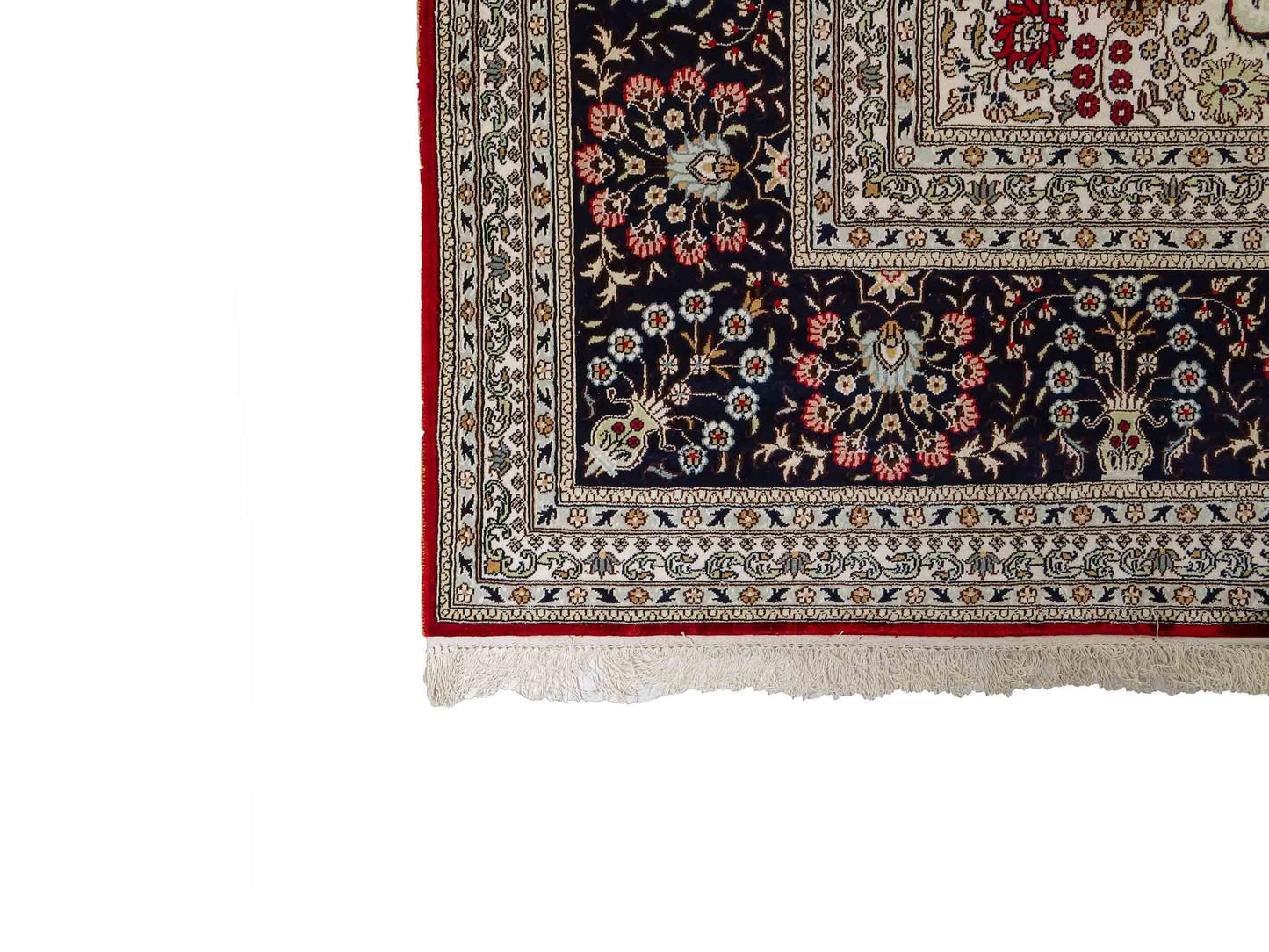 Feiner, handgeknüpfter, chinesischer Orientteppich mit Nain Design aus Kunstseide, rot, blau, weiß. 370x272 cm. Verkauf durch Jupiter Intl.