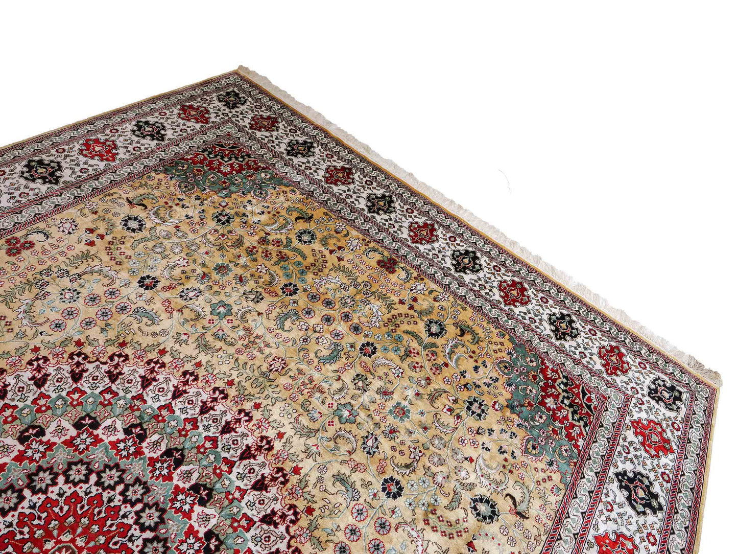 Feiner, handgeknüpfter, chinesischer Orientteppich mit Nain Design aus Kunstseide, gelb, creme, weiß. 373x275 cm. Verkauf durch Jupiter Intl.