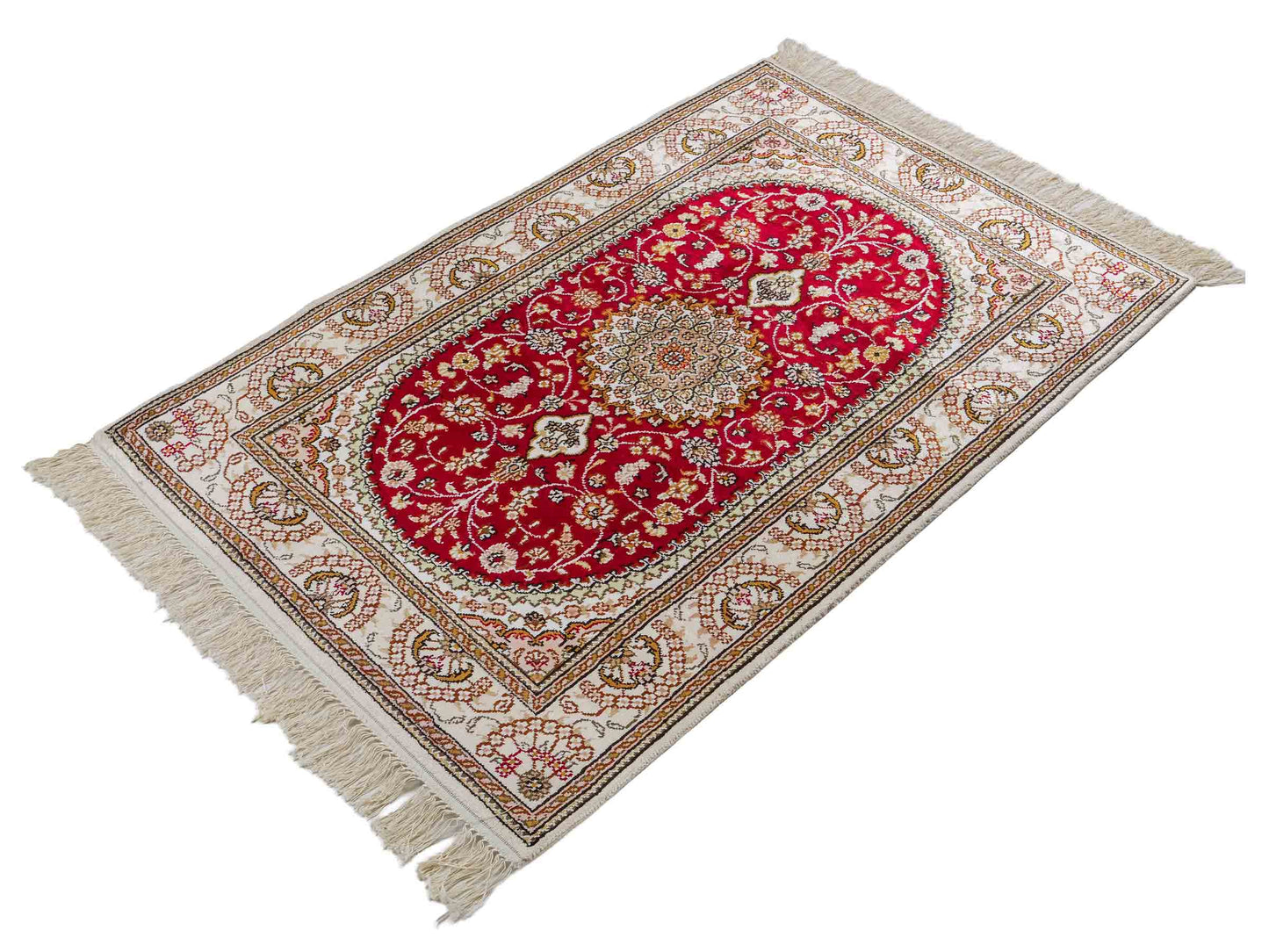 Feiner, handgeknüpfter, chinesischer Orientteppich mit Nain Design aus Kunstseide, rot, weiß, creme. 122x81 cm. Verkauf durch Jupiter Intl.