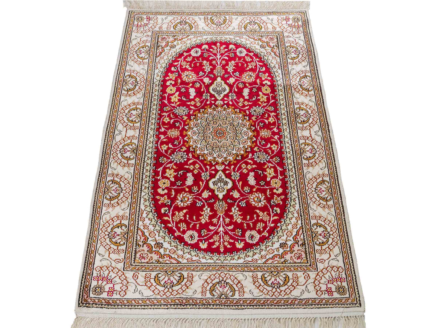 Feiner, handgeknüpfter, chinesischer Orientteppich mit Nain Design aus Kunstseide, rot, weiß, creme. 122x81 cm. Verkauf durch Jupiter Intl.