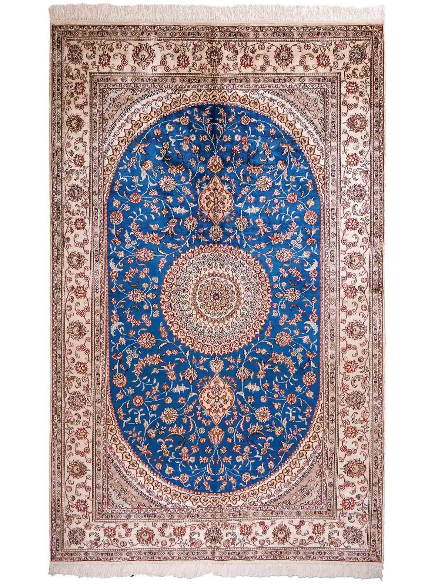 Feiner, handgeknüpfter, chinesischer Orientteppich mit Nain Design aus Kunstseide, blau, creme, weiß. 240x149 cm. Verkauf durch Jupiter Intl.