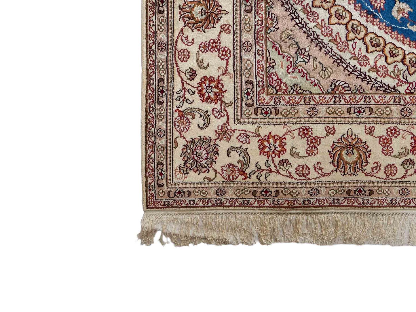 Feiner, handgeknüpfter, chinesischer Orientteppich mit Nain Design aus Kunstseide, blau, creme, weiß. 240x149 cm. Verkauf durch Jupiter Intl.