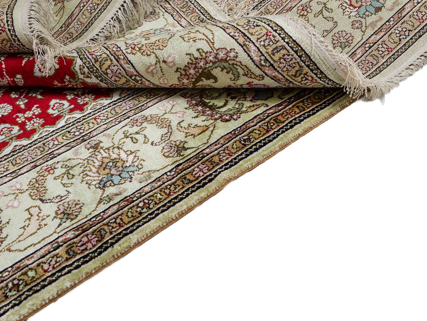 Feiner, handgeknüpfter, chinesischer Orientteppich mit Nain Design aus Kunstseide, rot, creme. 240x153 cm. Verkauf durch Jupiter Intl.