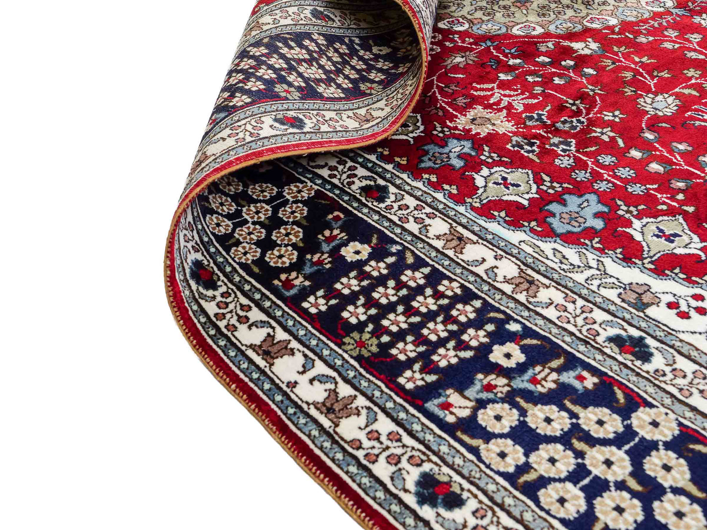 Feiner, handgeknüpfter, chinesischer Orientteppich mit Nain Design aus Kunstseide, rot, blau, creme. 246x152 cm. Verkauf durch Jupiter Intl.
