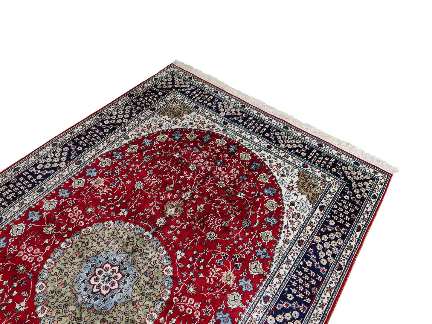 Feiner, handgeknüpfter, chinesischer Orientteppich mit Nain Design aus Kunstseide, rot, blau, creme. 246x152 cm. Verkauf durch Jupiter Intl.