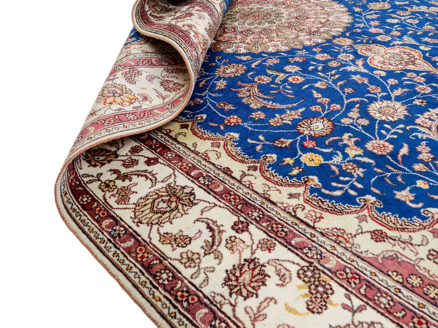 Feiner, handgefknüpfter, chinesischer Orientteppich mit Nain Design aus Kunstseide, blau, creme, weiß. 247x155 cm. Verkauf durch Jupiter Intl.