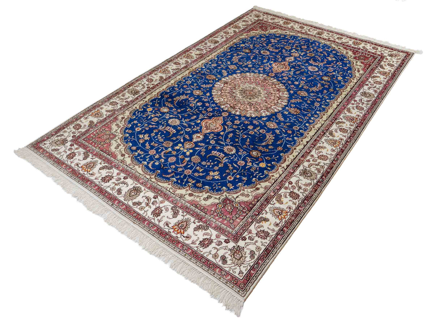 Feiner, handgefknüpfter, chinesischer Orientteppich mit Nain Design aus Kunstseide, blau, creme, weiß. 247x155 cm. Verkauf durch Jupiter Intl.