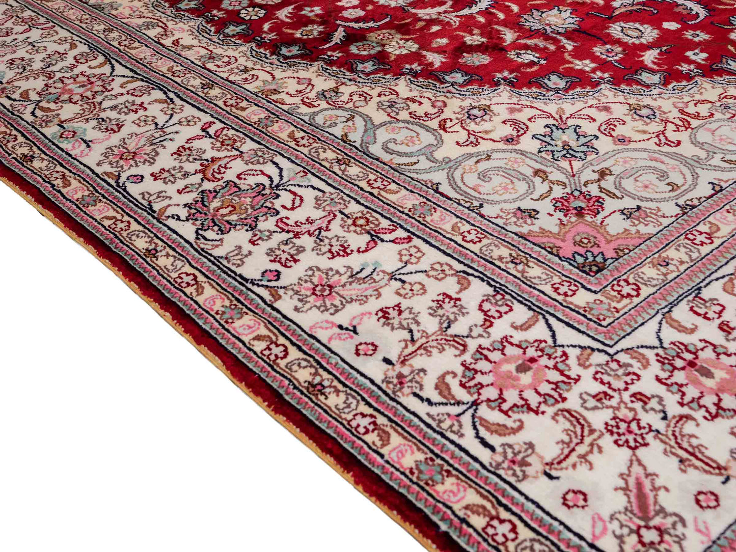 Feiner, handgeknüpfter, chinesischer Orientteppich mit Nain Design aus Kunstseide, rot, weiß, creme. 263x180 cm. Verkauf durch Jupiter Intl.
